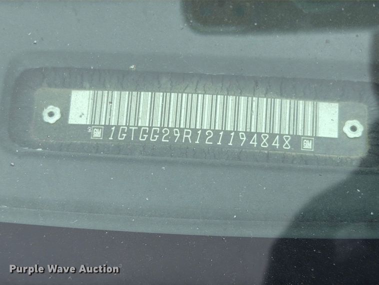 image for item DY3440 2002 GMC Savana 2500 van