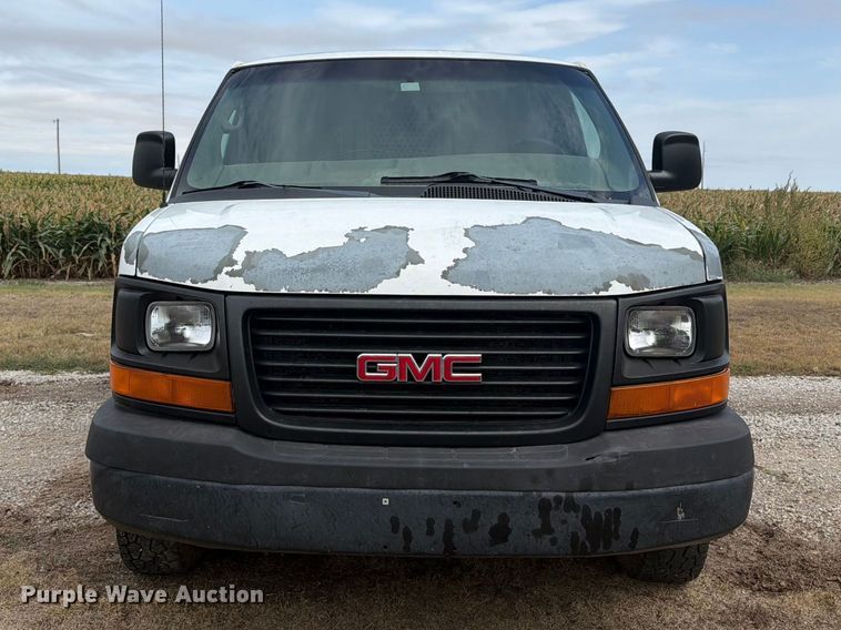 image for item DY3441 2011 GMC Savana 2500 EXT van