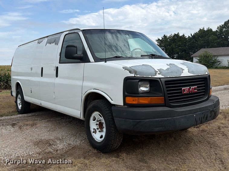image for item DY3441 2011 GMC Savana 2500 EXT van