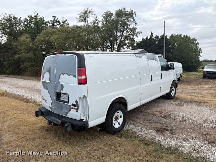 image for item DY3441 2011 GMC Savana 2500 EXT van