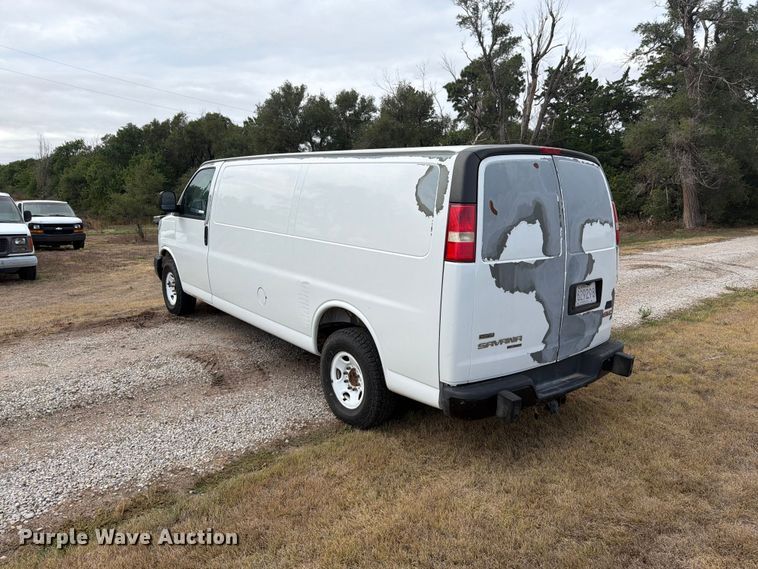 image for item DY3441 2011 GMC Savana 2500 EXT van