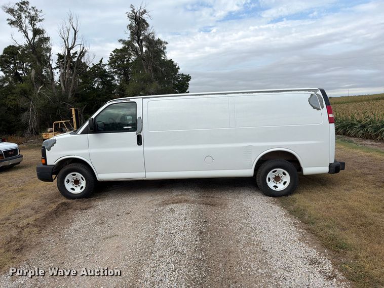 image for item DY3441 2011 GMC Savana 2500 EXT van