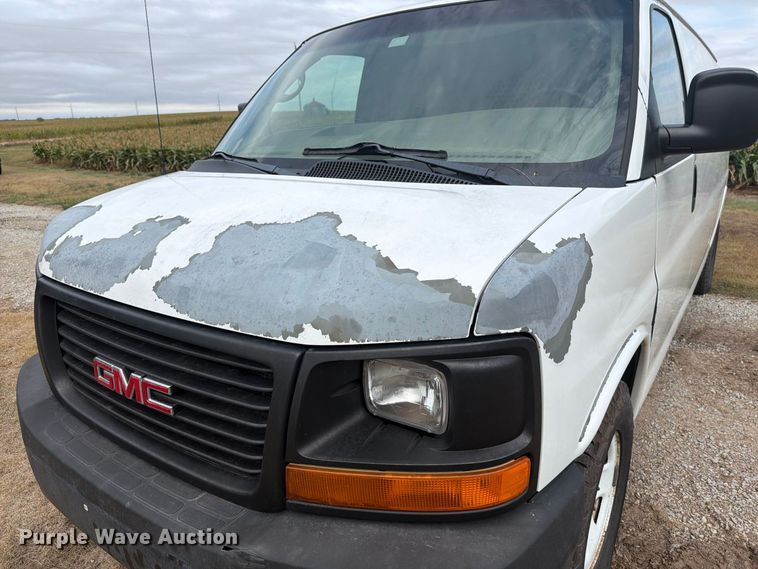 image for item DY3441 2011 GMC Savana 2500 EXT van