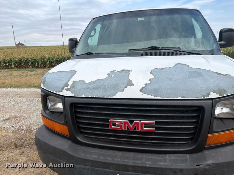 image for item DY3441 2011 GMC Savana 2500 EXT van