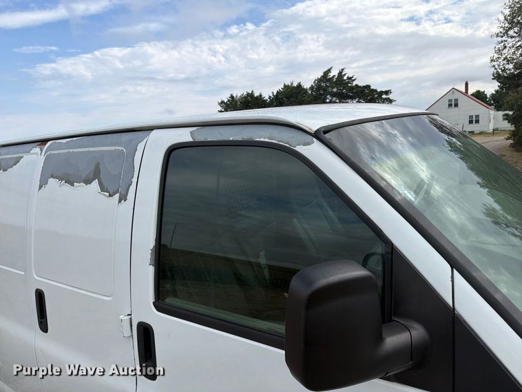 image for item DY3441 2011 GMC Savana 2500 EXT van