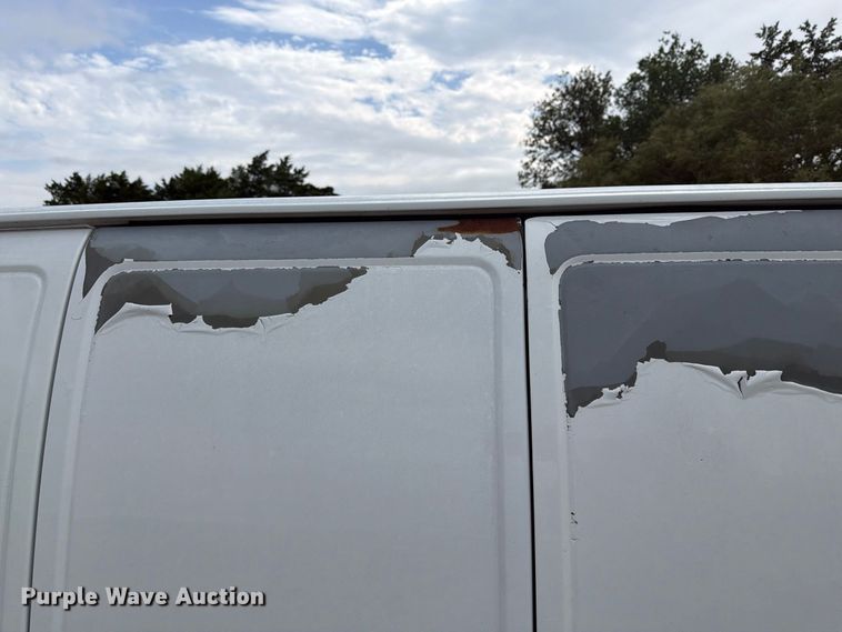 image for item DY3441 2011 GMC Savana 2500 EXT van
