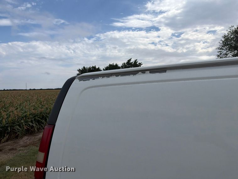 image for item DY3441 2011 GMC Savana 2500 EXT van