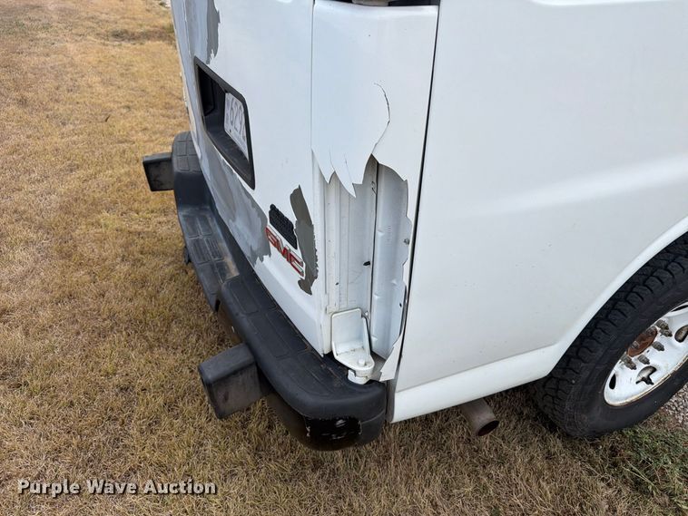 image for item DY3441 2011 GMC Savana 2500 EXT van