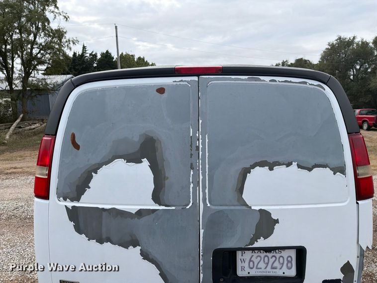 image for item DY3441 2011 GMC Savana 2500 EXT van
