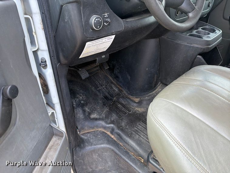 image for item DY3441 2011 GMC Savana 2500 EXT van