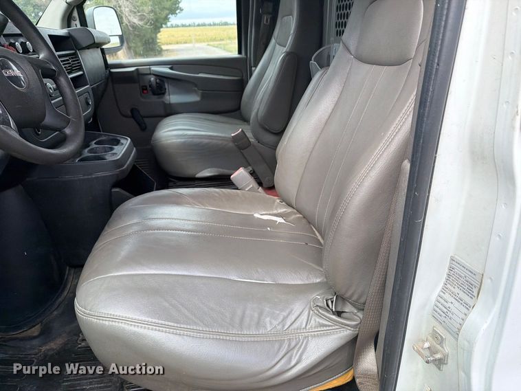 image for item DY3441 2011 GMC Savana 2500 EXT van