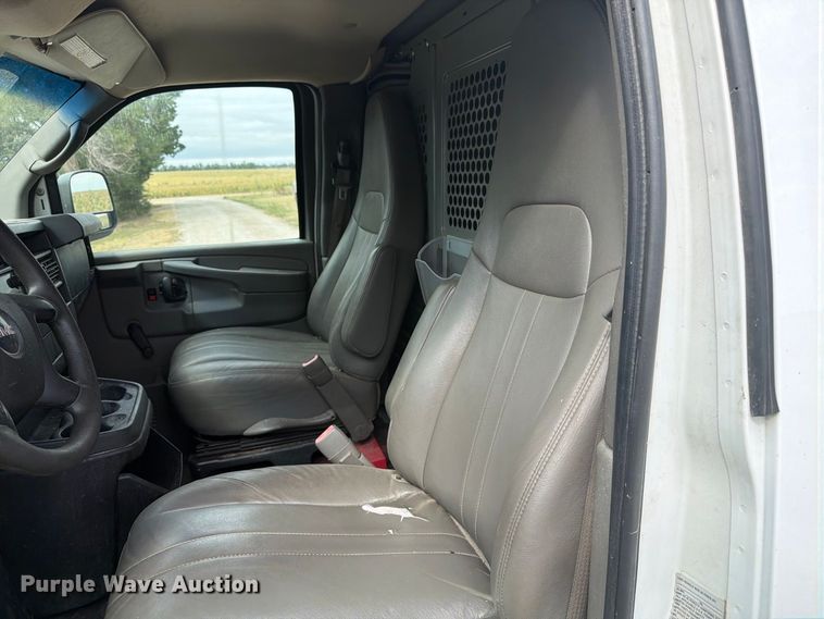 image for item DY3441 2011 GMC Savana 2500 EXT van