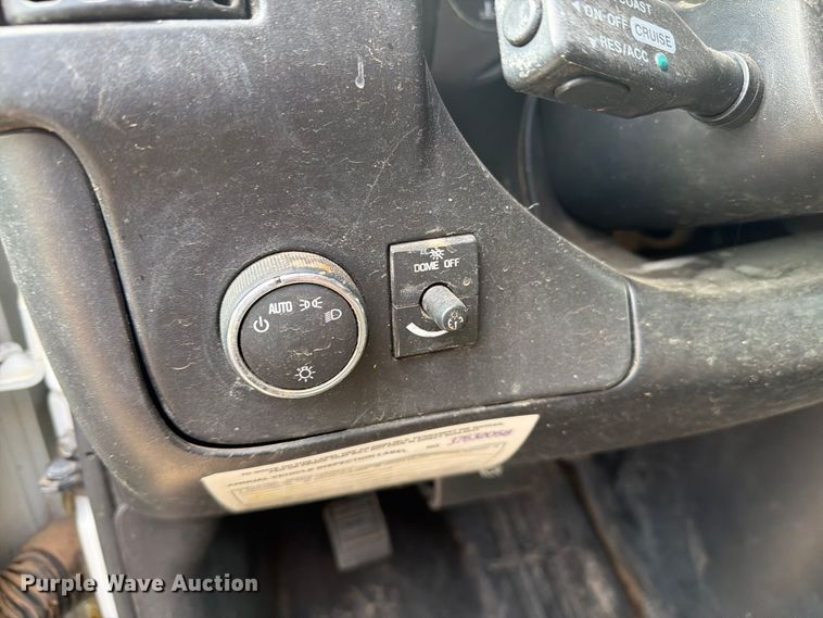 image for item DY3441 2011 GMC Savana 2500 EXT van