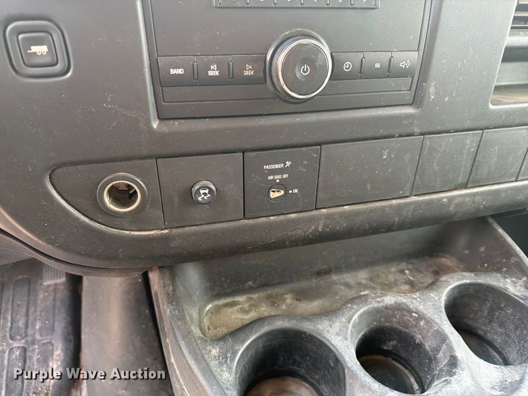 image for item DY3441 2011 GMC Savana 2500 EXT van