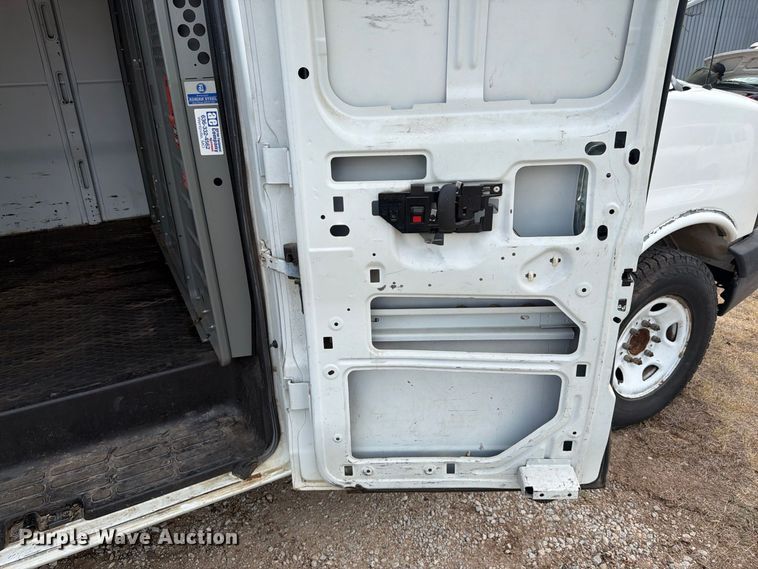image for item DY3441 2011 GMC Savana 2500 EXT van