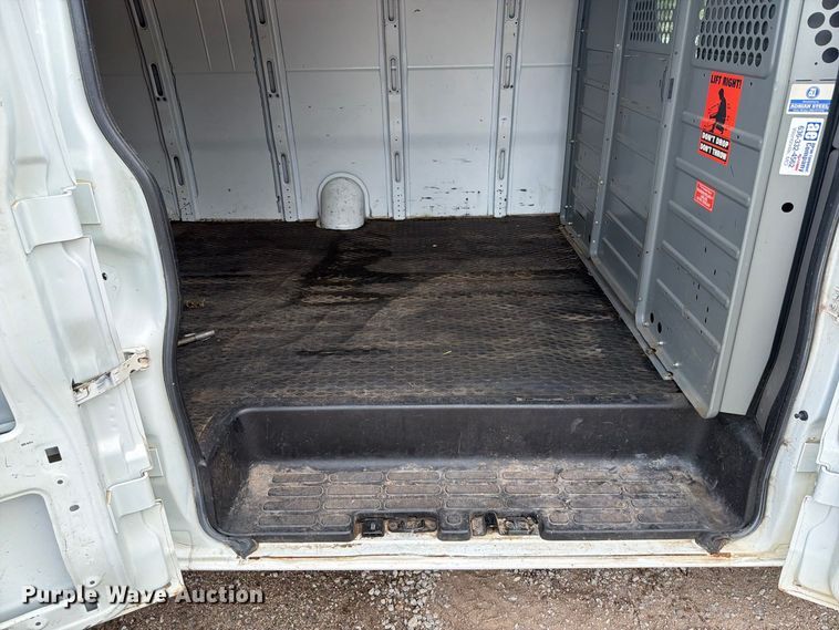 image for item DY3441 2011 GMC Savana 2500 EXT van