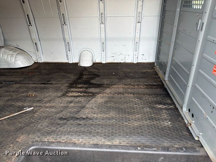 image for item DY3441 2011 GMC Savana 2500 EXT van