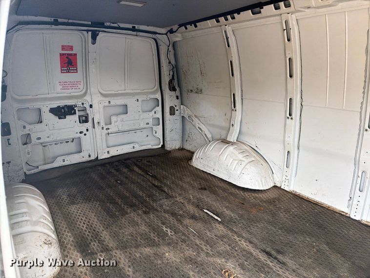 image for item DY3441 2011 GMC Savana 2500 EXT van