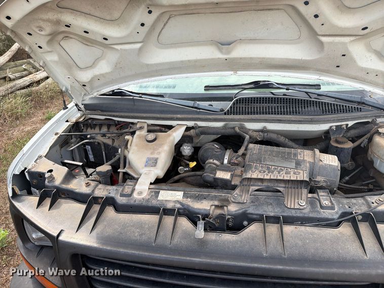 image for item DY3441 2011 GMC Savana 2500 EXT van