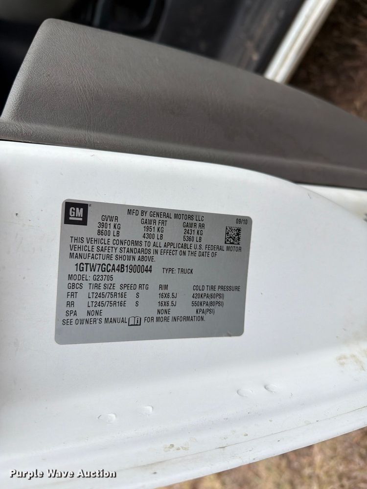 image for item DY3441 2011 GMC Savana 2500 EXT van