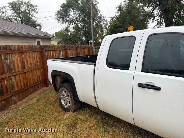 image for item DY3444 2008 Chevrolet Silverado 1500 Ext. Cab pickup truck