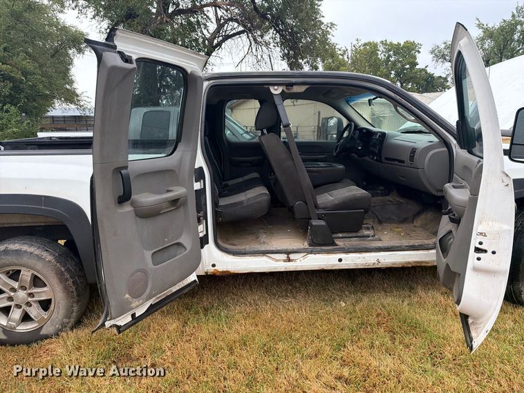 image for item DY3444 2008 Chevrolet Silverado 1500 Ext. Cab pickup truck