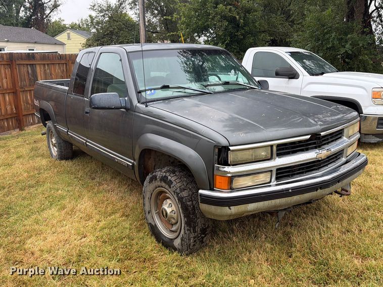 image for item DY3445 1999 Chevrolet K2500 Ext. Cab pickup truck