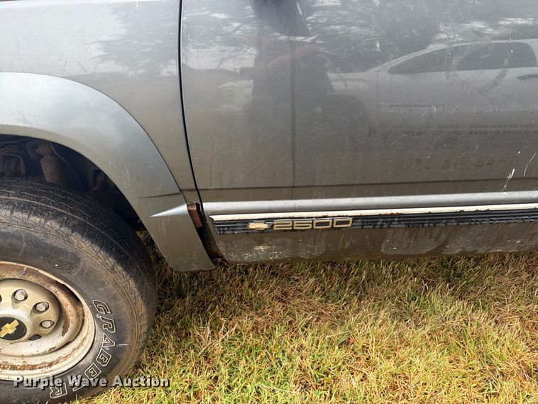 image for item DY3445 1999 Chevrolet K2500 Ext. Cab pickup truck