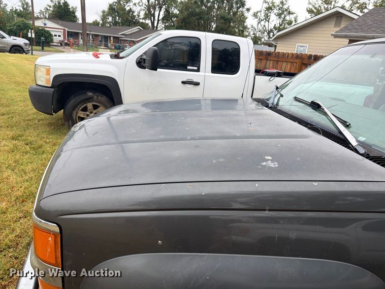 image for item DY3445 1999 Chevrolet K2500 Ext. Cab pickup truck