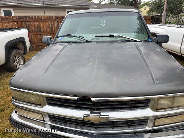 image for item DY3445 1999 Chevrolet K2500 Ext. Cab pickup truck