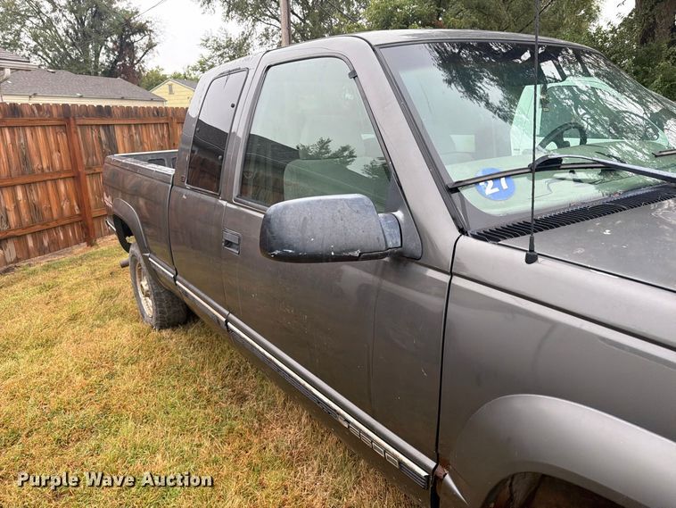 image for item DY3445 1999 Chevrolet K2500 Ext. Cab pickup truck