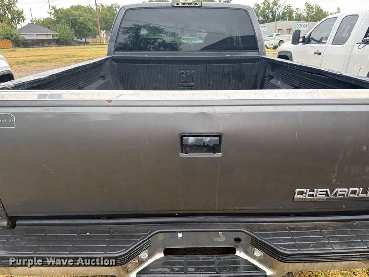image for item DY3445 1999 Chevrolet K2500 Ext. Cab pickup truck