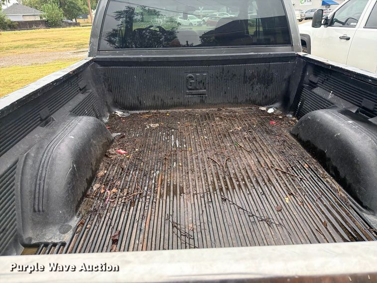 image for item DY3445 1999 Chevrolet K2500 Ext. Cab pickup truck