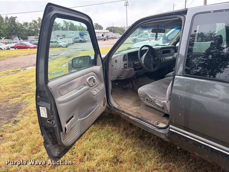 image for item DY3445 1999 Chevrolet K2500 Ext. Cab pickup truck