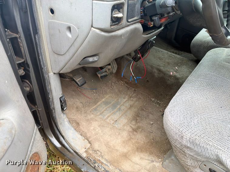 image for item DY3445 1999 Chevrolet K2500 Ext. Cab pickup truck