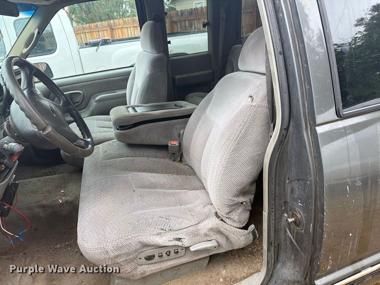 image for item DY3445 1999 Chevrolet K2500 Ext. Cab pickup truck