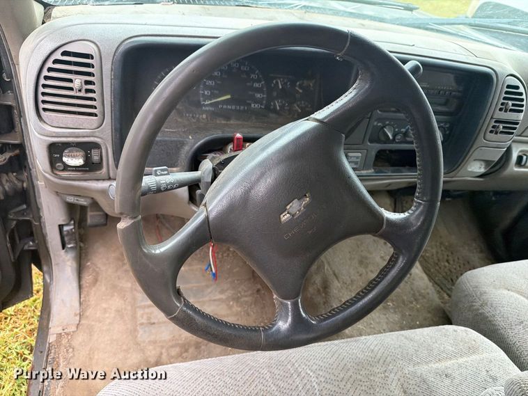 image for item DY3445 1999 Chevrolet K2500 Ext. Cab pickup truck