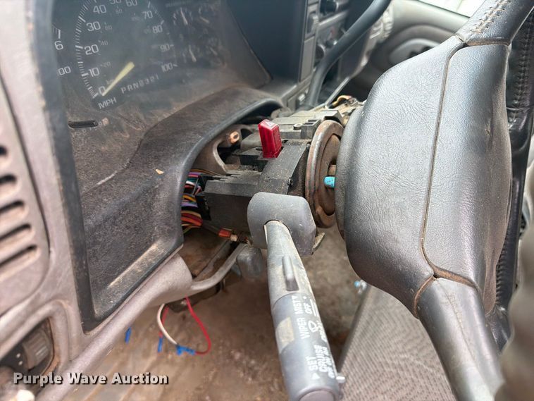 image for item DY3445 1999 Chevrolet K2500 Ext. Cab pickup truck