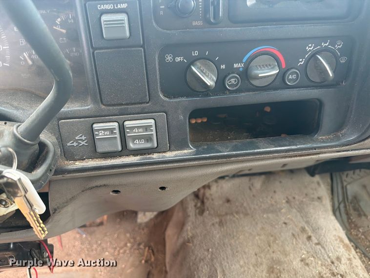 image for item DY3445 1999 Chevrolet K2500 Ext. Cab pickup truck
