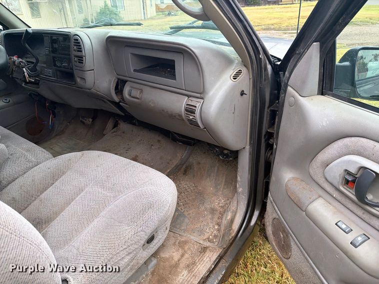 image for item DY3445 1999 Chevrolet K2500 Ext. Cab pickup truck