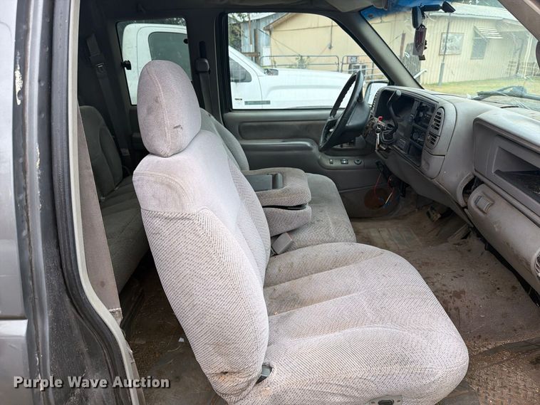 image for item DY3445 1999 Chevrolet K2500 Ext. Cab pickup truck