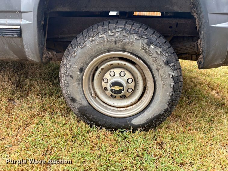 image for item DY3445 1999 Chevrolet K2500 Ext. Cab pickup truck