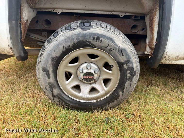 image for item DY3447 2014 GMC Sierra 1500 pickup truck
