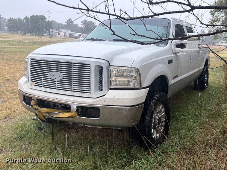 2004 Ford F250 Super Duty Crew Cab pickup truck