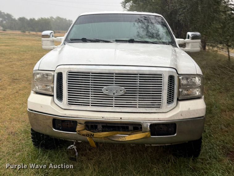 image for item DY3460 2004 Ford F250 Super Duty Crew Cab pickup truck