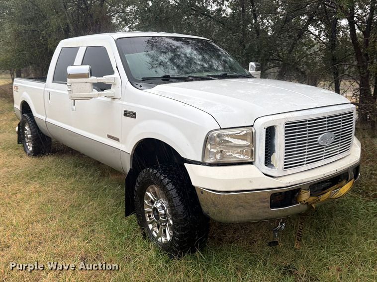 image for item DY3460 2004 Ford F250 Super Duty Crew Cab pickup truck