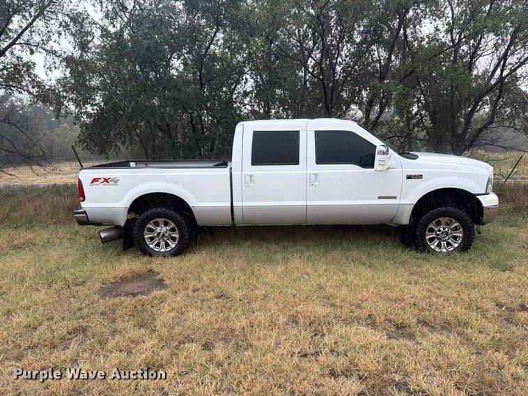 image for item DY3460 2004 Ford F250 Super Duty Crew Cab pickup truck