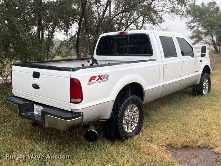image for item DY3460 2004 Ford F250 Super Duty Crew Cab pickup truck