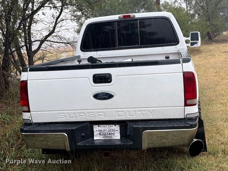 image for item DY3460 2004 Ford F250 Super Duty Crew Cab pickup truck