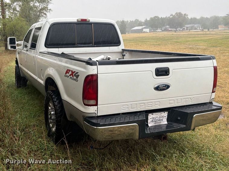 image for item DY3460 2004 Ford F250 Super Duty Crew Cab pickup truck